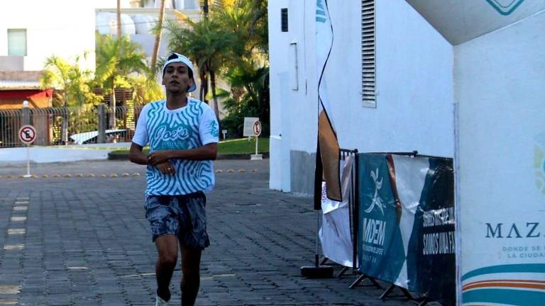 De principio a fin, Jesús Labrador Aguirre domina la carrera.