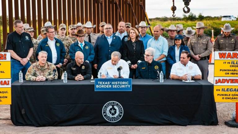 La Ley SB4, promulgada por el Gobernador Greg Abbott, entraría en vigor en marzo de 2024, para tipifiar como delito estatal el ingreso o reingreso ilegal a Texas.