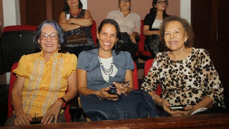 Virginia Vázquez, Gabriela Martínez, Gloria Calderón.