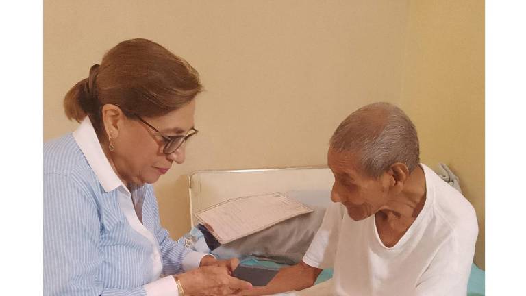 Se hizo entrega oficial de los documentos que acreditan la identidad de los beneficiarios.