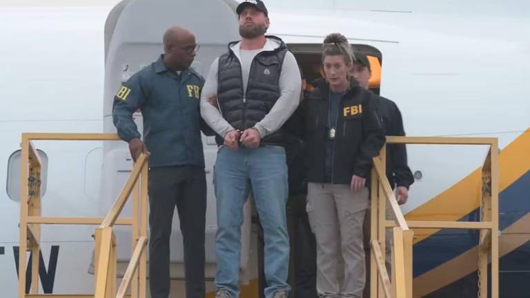 El juez ordenó que Wedding permaneciera en prisión preventiva sin derecho a fianza hasta el inicio del juicio.