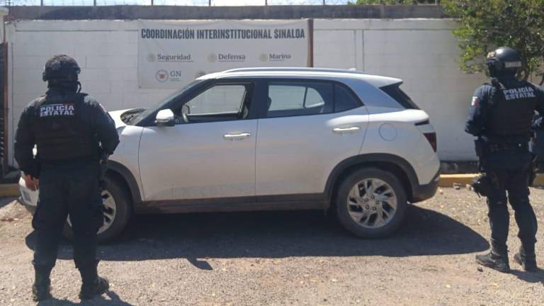 Elementos de la Policía Estatal Preventiva aseguraron dos vehículos con reporte de robo en Culiacán.
