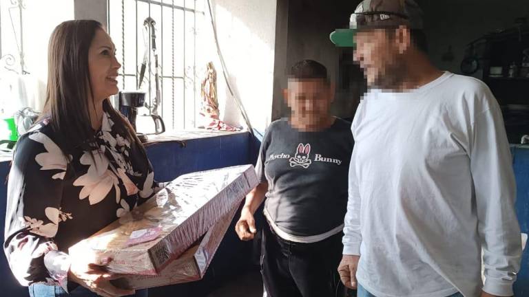 Llevan roscas a personas en centros de rehabilitación en Escuinapa