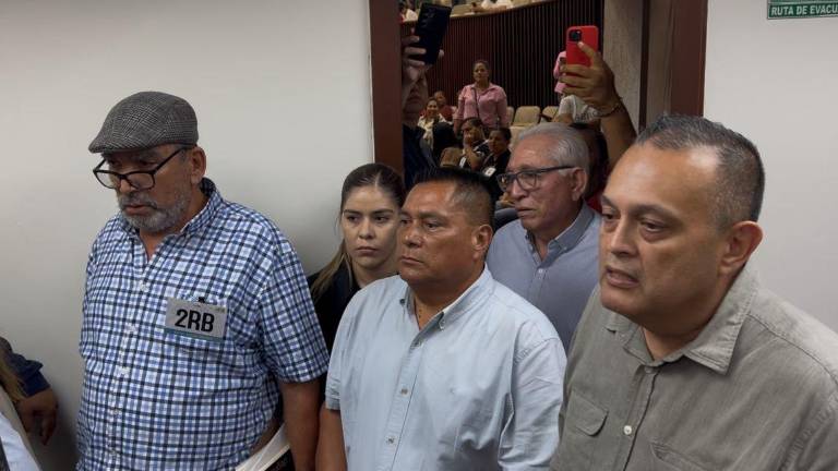 Personal de Conalep protesta en el Congreso de Sinaloa.