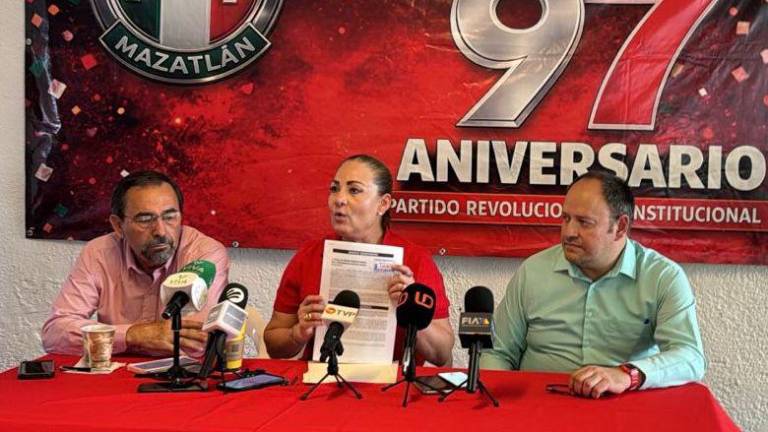 La Regidora por el PRI, Maribel Chollet Morán, informó que interpuso una denuncia contra el Comité de Adquisiciones de Mazatlán.