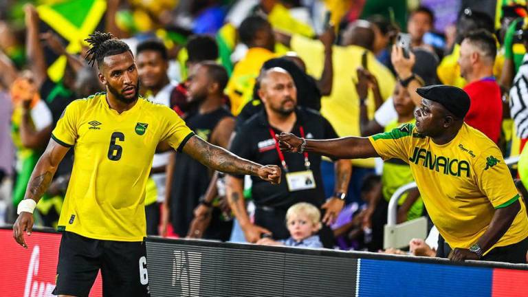 Los jugadores de Jamaica celebraron con los aficionados presentes.