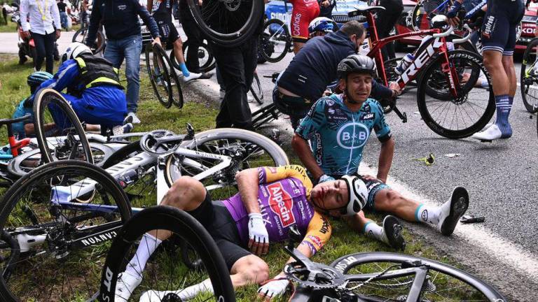 Tour de Francia demandará a aficionada que provocó accidente masivo
