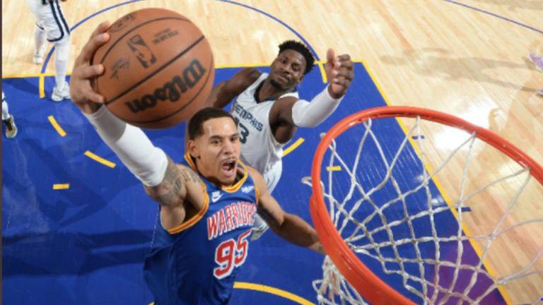 Juan Toscano-Anderson pasó de jugar en la liga de desarrollo a las duelas de la NBA.