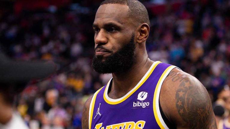 LeBron James ingresa al protocolo de salud y seguridad de la NBA y es baja en Lakers