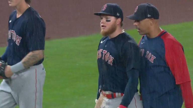 Alex Verdugo terminó caliente tras el incidente con el aficionado.