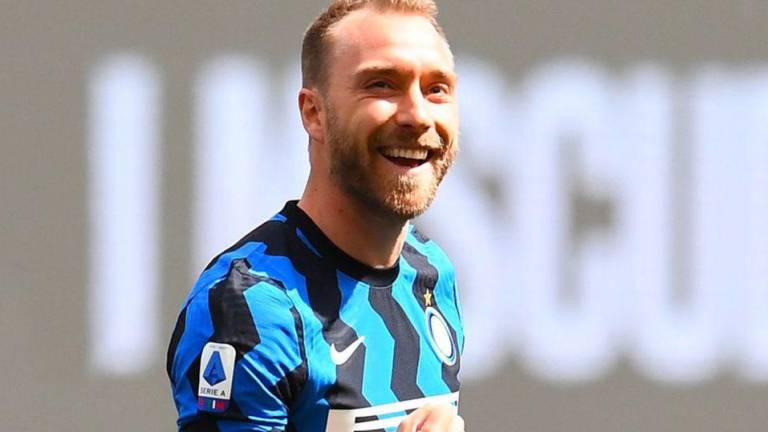 La afición del Inter mostró su apoyo a Christian Eriksen.