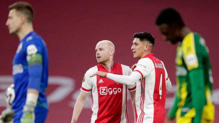 En Holanda prefieren ver a Edson Álvarez como defensa central con el Ajax