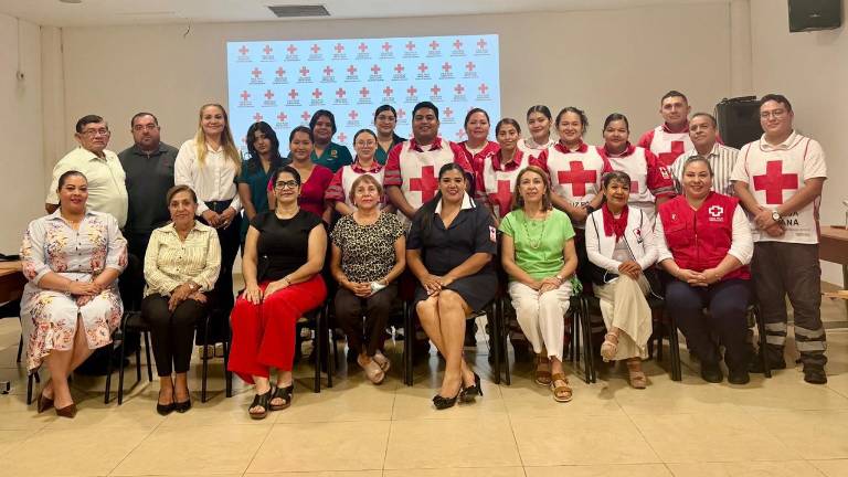 Socorristas, damas voluntarias y ex presidentes de la institución, celebraron el Día del Voluntariado.