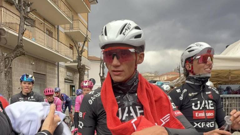 El mexicano Isaac Del Toro volvió a demostrar temple y consistencia al resistir el cierre masivo.