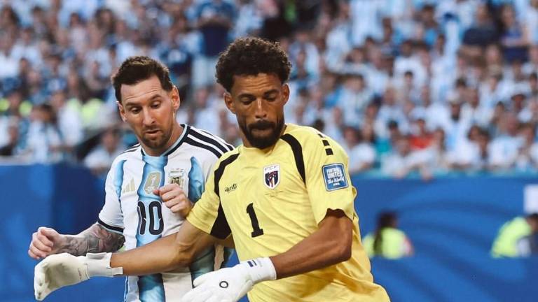 El guardameta, revelación del Mundial 2026, aún debe viajar a Chile para firmar el contrato que marcará el mejor acuerdo económico de su carrera.