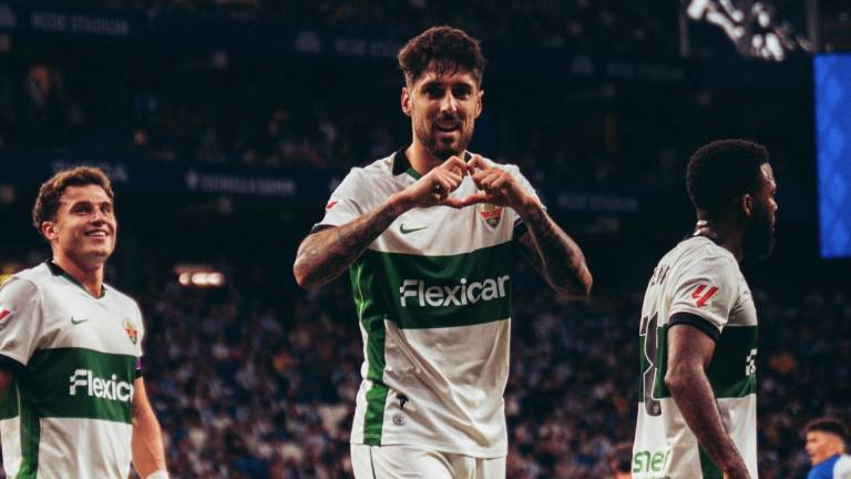 Fer Niño fue clave para el Elche, al anotar en par de ocasiones.