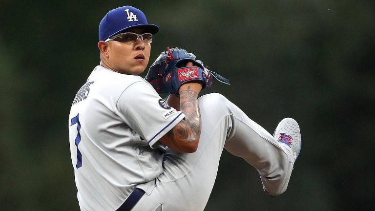 Julio Urías buscará este sábado su primera victoria de la campaña.