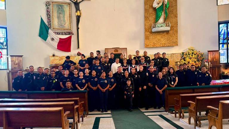 Bomberos Mazatlán participaron este sábado en una misa de acción de gracias por el Día del Bombero en el Templo San Judas Tadeo.