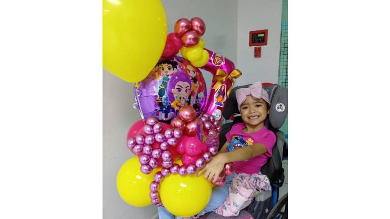 En la comunidad de Oso Viejo se están organizando para recuadar fondos a beneficio de la niña Mayra Leticia, que lucha contra el cáncer.