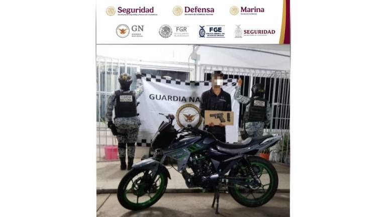 Un motociclista fue detenido en Mazatlán, sobre la Avenida Camarón Sábalo.