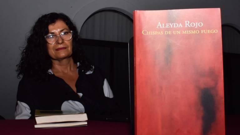 Aleyda Rojo presentó su libro de cuentos “Chispas de un mismo fuego”, en el Museo de Arte de Mazatlán.