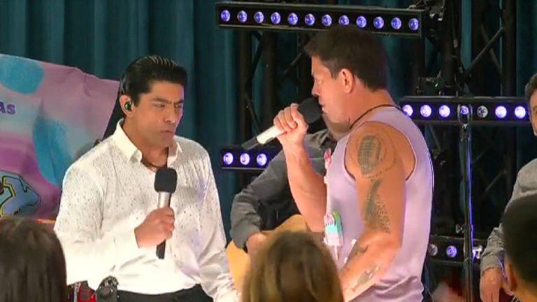Yahir y Víctor García en su reencuentro televisivo.
