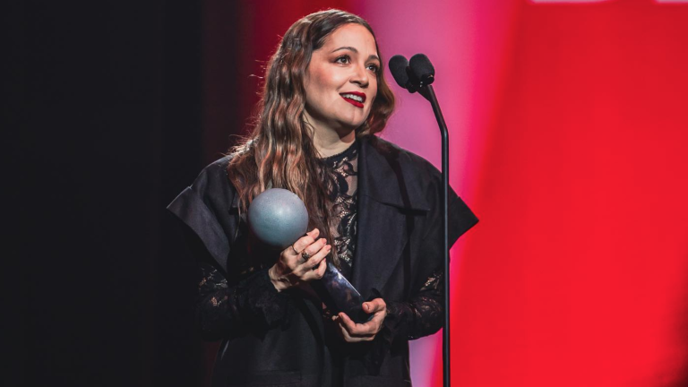 Natalia Lafourcade triunfa en la primera edición de los Premios Rolling Stone.