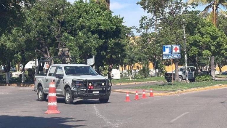 FGR cumplimenta orden de cateo en depósito de cerveza en la colonia López Mateos, en Mazatlán