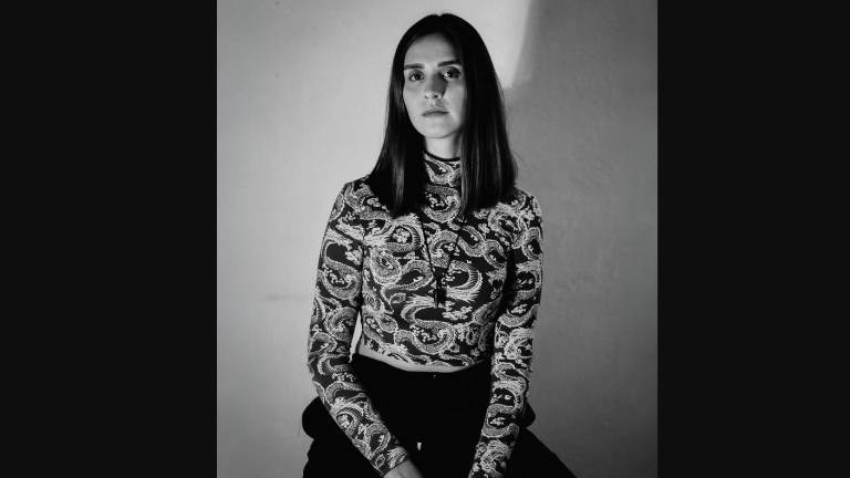 Con una trayectoria en producción, supervisión musical y diseño de sonido, Alejandra Laveaga lleva su talento a Matrioshka.