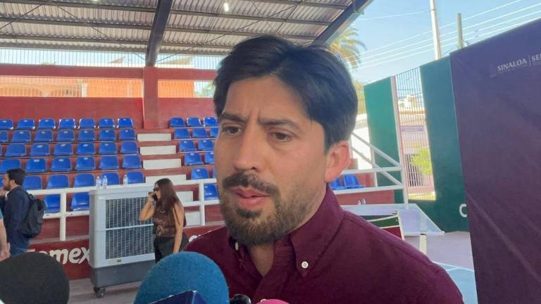 El titular de Sebides, Omar López Campos, informó que las obras se desarrollan en 11 municipios como parte de la meta federal de más de 56 mil viviendas en el estado.