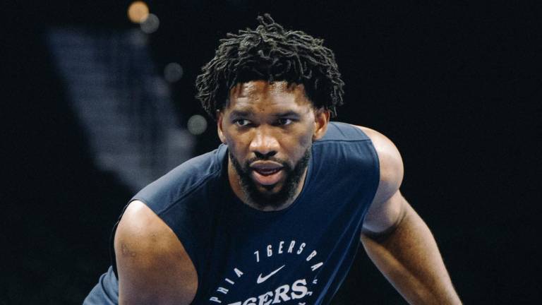 Joel Embiid está en el hospital.