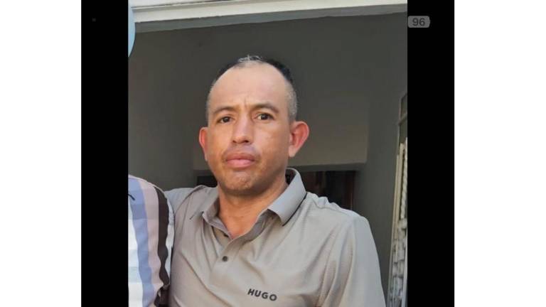 Isaac es chofer de transporte para jornaleros.