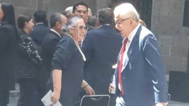 A pesar de estar de vacaciones, María Estela Ríos González asistió al evento por el 151 aniversario luctuoso de Benito Juárez.