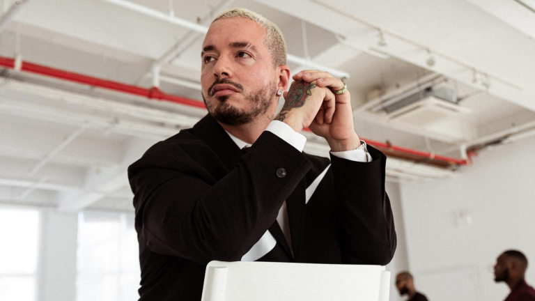 J Balvin regresa a los escenarios tras un descanso para estar con la familia.