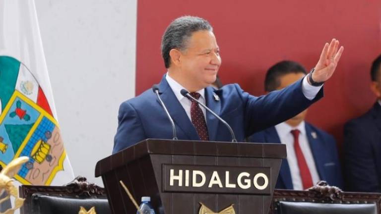 Julio Ramón Menchaca Salazar toma protesta en la Plaza Juárez del municipio de Pachuca