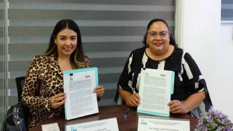 Marlene León Fontes y Jhenny Judith Bernal Arellano firman convenio de colaboración.