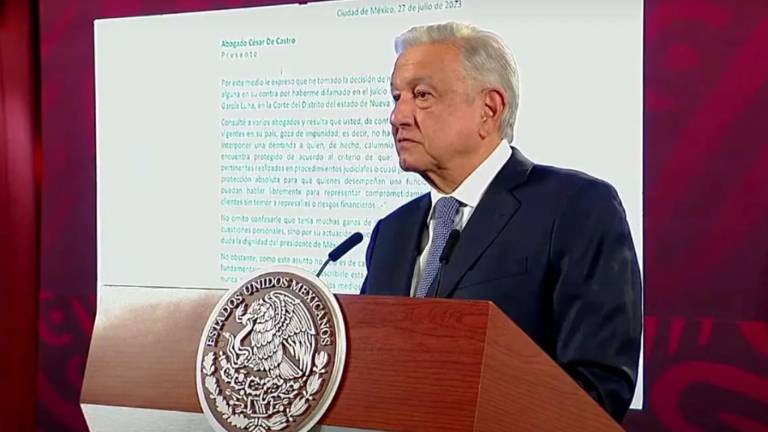Durante su conferencia de este martes, el Presidente Andrés Manuel López Obrador compartió el contenido de la carta que envío al abogado César de Castro.