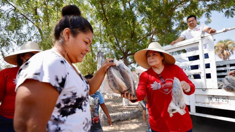 DIF Sinaloa apoyó con la entrega de una tonelada de pescado en comunidades de Rosario y Escuinapa.