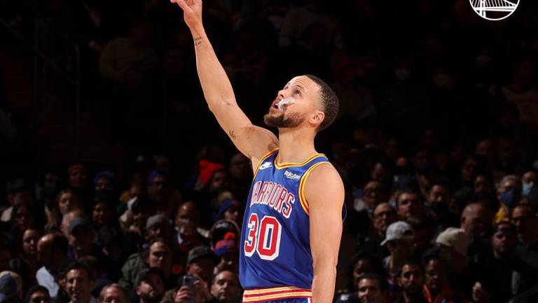 Stephen Curry tiene la nueva marca de más triples de por vida en la NBA.
