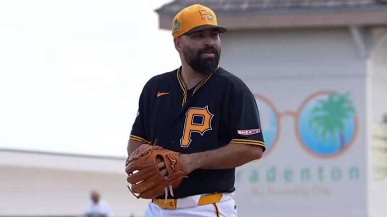 José Urquidy iniciará la temporada 2026 en las Mayores con los Piratas de Pittsburgh.
