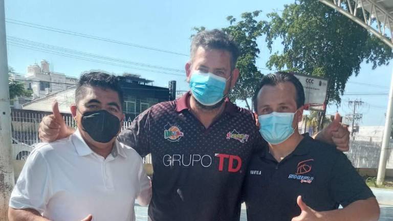 Los funcionarios supervisan los escenarios de la competencia.