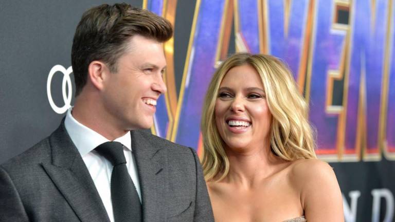 Colin Jost confirma que Scarlett Johansson está embarazada