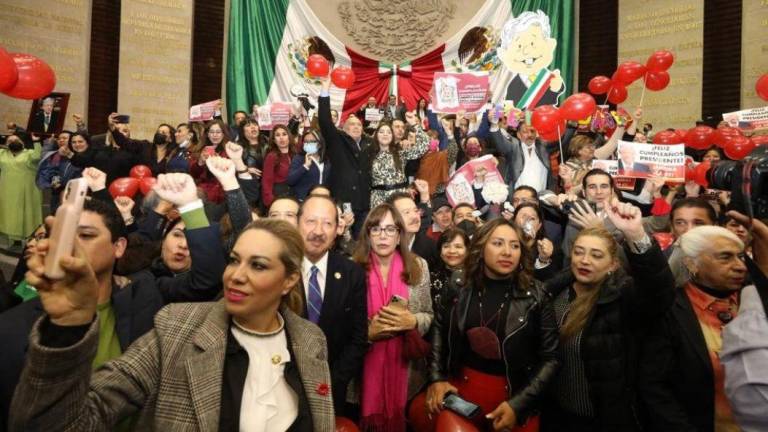 Así celebran en la Cámara de Diputados el cumpleaños del Presidente Andrés Manuel López Obrador.