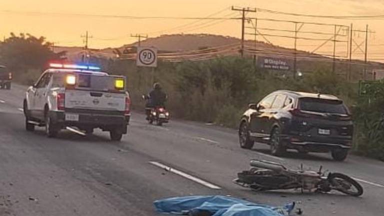 Dos jóvenes murieron tras ser arrollados por un tráiler en la carretera Internacional.