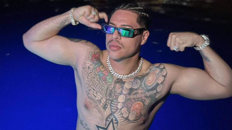 Eduin Caz suma nuevo tatuaje a tu cuerpo.