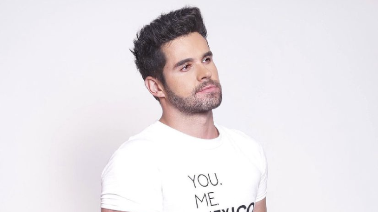 Eleazar Gómez reaparece en entrevista y comparte que retoma su carrera artística con mucha tranquilidad.