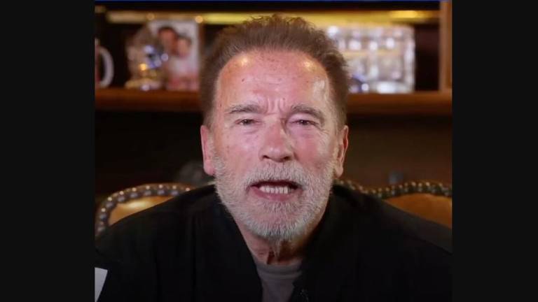 Pide Arnold Schwarzenegger detener la guerra en Ucrania a Putin