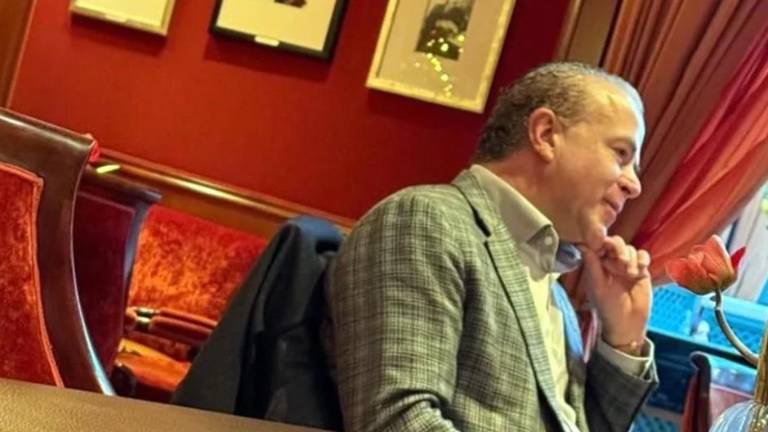 Raúl Rocha Cantú, presidente de Miss Universo, fue visto en París.