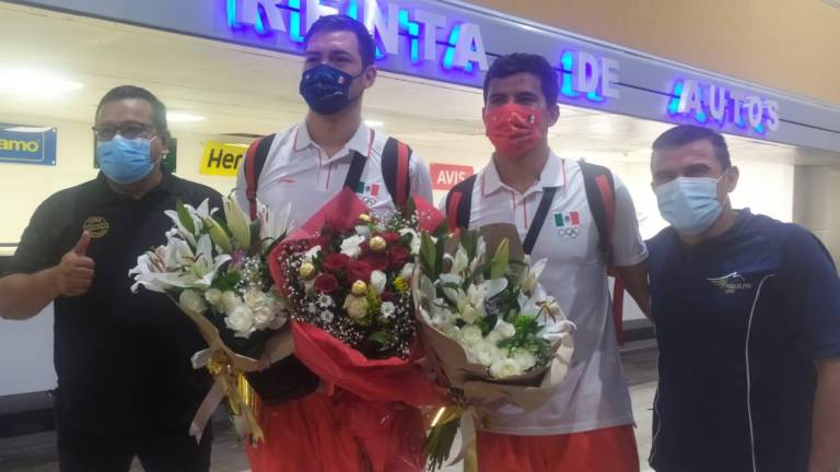 Josué Gastón Gaxiola y José Luis Rubio son recibidos por amigos y familiares en Culiacán tras participar en Tokio 2020