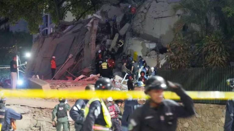 Tareas de rescate en edificios colapsados tras los sismos registrados en Venezuela.
